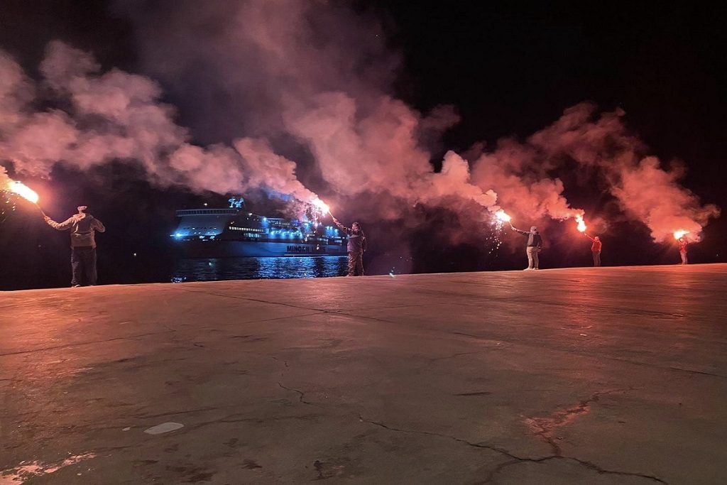 Εντυπωσιακή υποδοχή του «Κnossos Palace» στην Μήλο (photos)
