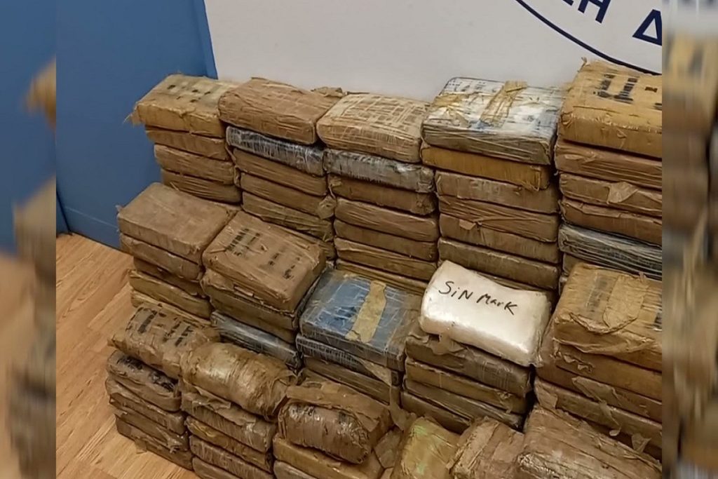 Κατασχέθηκαν 351 κιλά κοκαΐνης σε εμπορευματοκιβώτιο, στο λιμάνι του Πειραιά (video)