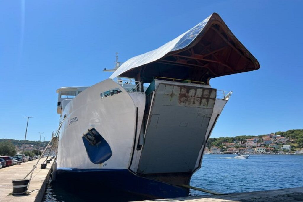 Τρεις ναυτικοί σκοτώθηκαν από πτώση του καταπέλτη