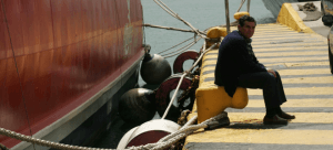 kubernhsh_kai_ploiokthsia_upobathmizoun_ton_ellhna_nautiko