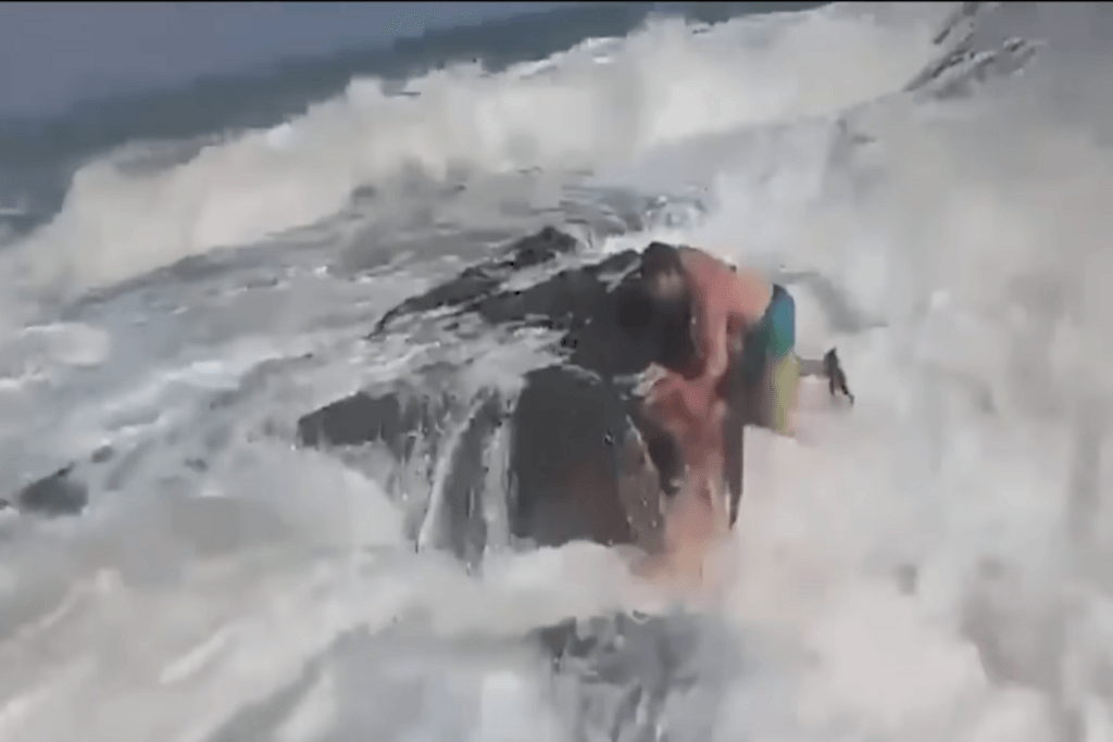 Δραματικές εικόνες: Παλεύουν με τα κύματα λίγο πριν βρουν τραγικό θάνατο