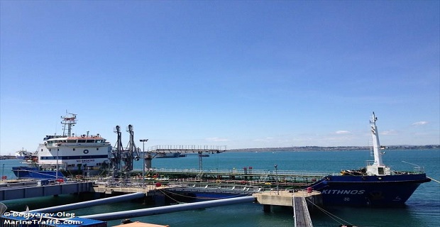 Δεξαμενόπλοιο προσέκρουσε σε ρυμουλκό στο λιμάνι της Σούδας