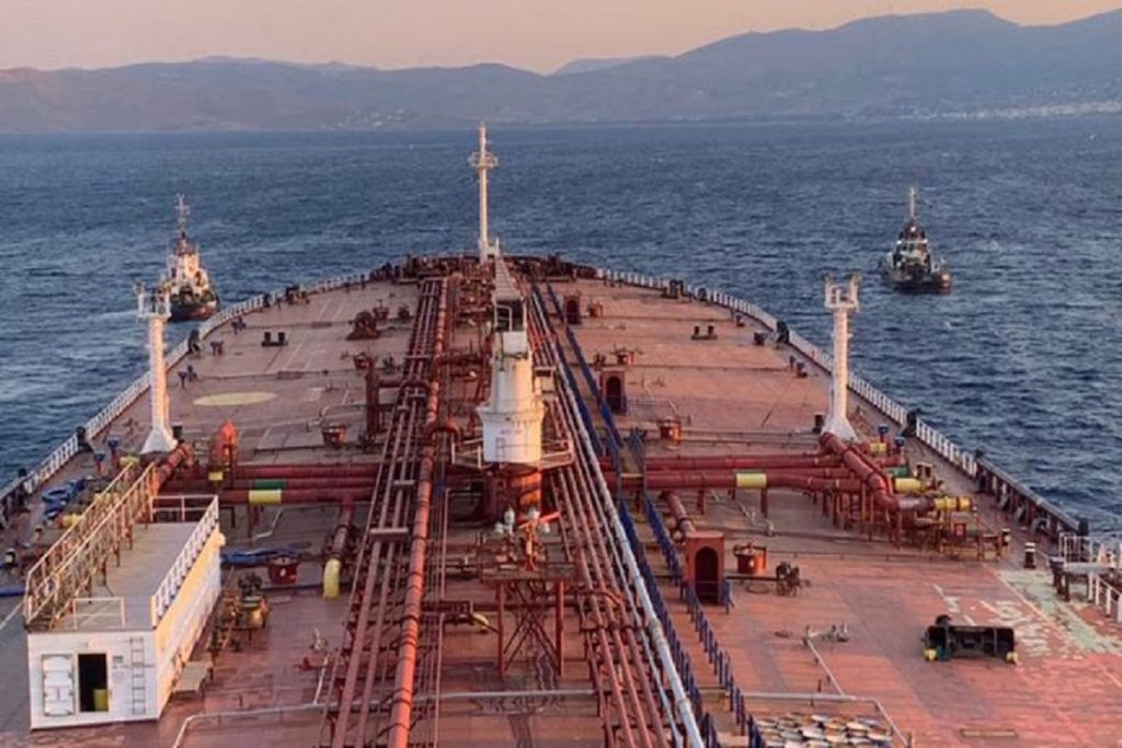 Στο λιμάνι του Πειραιά το ρωσικό δεξαμενόπλοιο «Lana» – Βίντεο από τη ρυμούλκηση