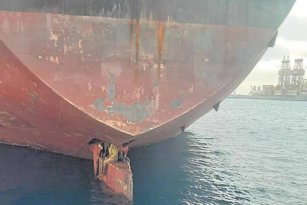 Λαθρεπιβάτες βρέθηκαν στο πηδάλιο δεξαμενόπλοιου έχοντας διανύσει 2,700 ναυτικά μίλια!