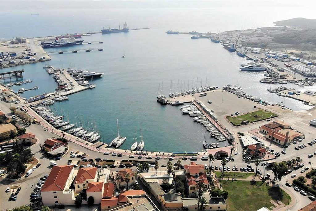 Μηχανική βλάβη του ”ΙΟΝΙΣ” στο Λαύριο