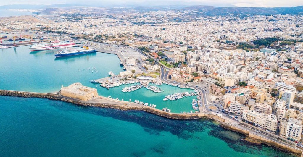 Έκρηξη σε πλοίο στο λιμάνι του Ηρακλείο - Τέσσερις τραυματίες
