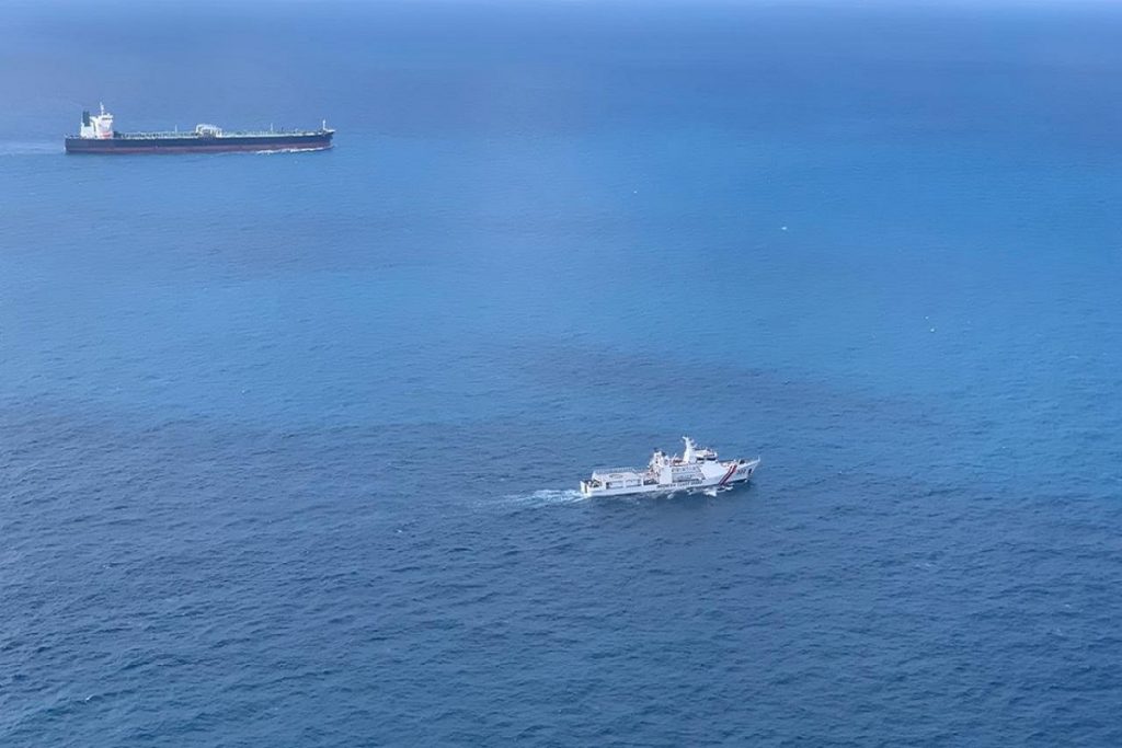 Ναυτικός που έπεσε στη θάλασσα κολύμπησε για 8 ολόκληρες ώρες πριν διασωθεί!