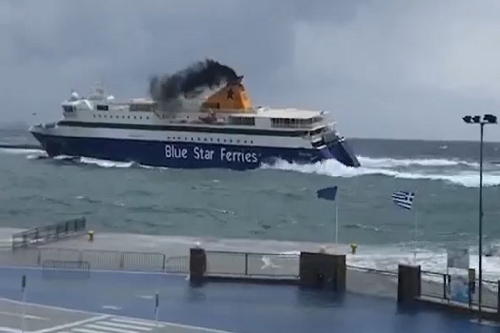 Εντυπωσιακή μανούβρα με 8 μποφόρ που κόβει την ανάσα του Blue Star Naxos στο Λιμάνι της Τήνου