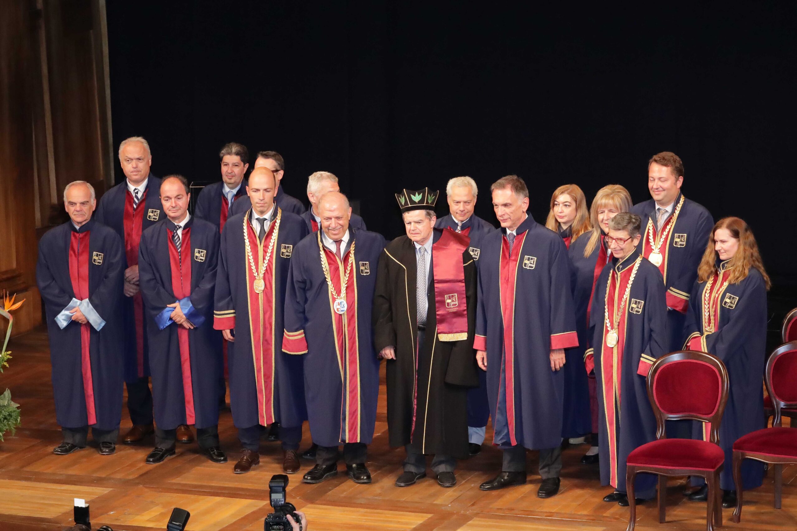 Θανάσης Μαρτίνος: Αναγορεύτηκε Επίτιμος Διδάκτωρ του Πανεπιστημίου Πειραιά