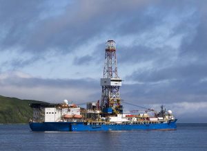 maxairia-akonizoun-ellhnes-k-ksenoi-efoplistes-gia-ton-orukto-plouto-ths-xvras-2-