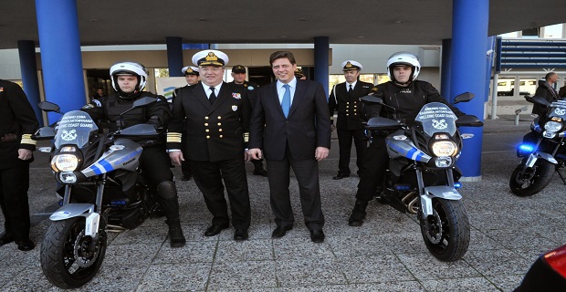 me_32_motosikletes_enisxuetai_to_kimeniko_swma_