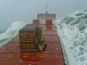 me_mpounatses-kai-mpoforia-taksideuoun-ta-vaporia