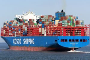 megalytero_ploio_ston_peiraia