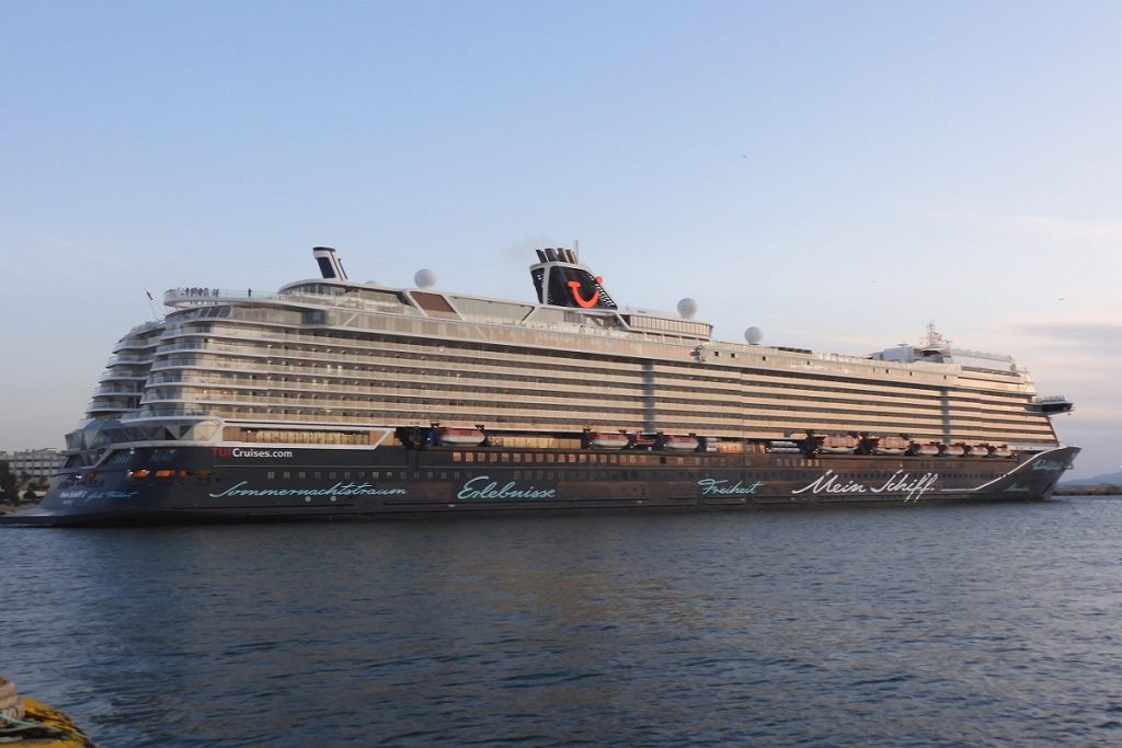 Mein Schiff 2: Για πρώτη φορά στον Πειραιά (video)