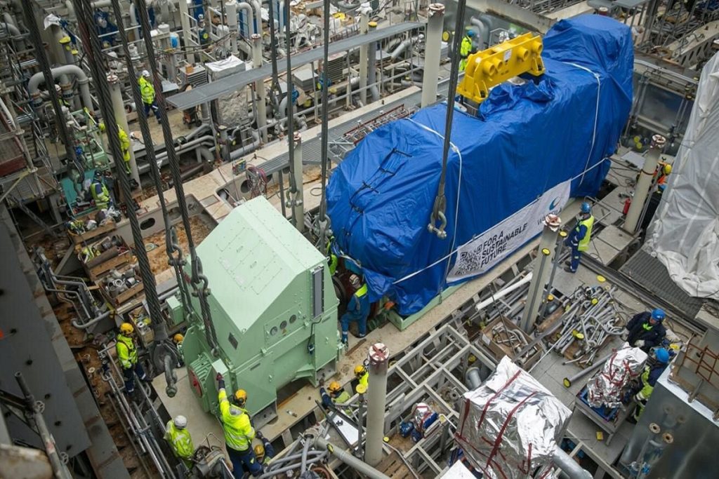 Εντυπωσιακές εικόνες από την εγκατάσταση των μηχανών στο νέο κρουαζιερόπλοιο Mein Schiff 7 (video)