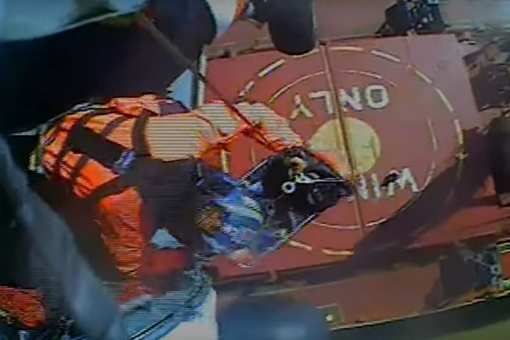 Έκτακτη αερομεταφορά πλοιάρχου φορτηγού πλοίου σε νοσοκομείο (Βίντεο)