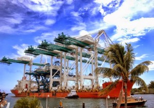 Γερανοί - γίγαντες μεταφέρθηκαν με πλοίο στο Μαϊάμι [φωτο]