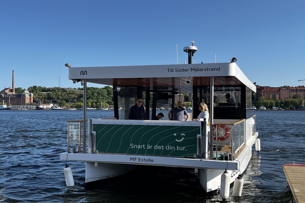 Το πρώτο αυτόνομο επιβατηγό στον κόσμο ξεκίνησε τα δρομολόγια του! (photos)