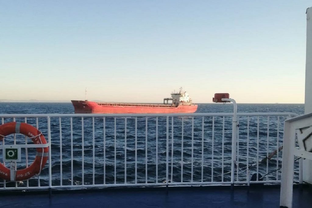 Φωτιά σε μηχανοστάσιο πλοίου που έπλεε στην περιοχή της ΒΔ Χίου (video & photo)