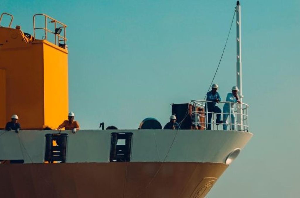 Η Ινδία καλεί τους ναυτικούς της να εμβολιαστούν κατά του COVID-19