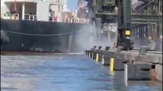 ΒΙΝΤΕΟ: Το φορτηγό πλοίο OMICRON NIKOS προσέκρουσε στην προβλήτα στο Σαντος
