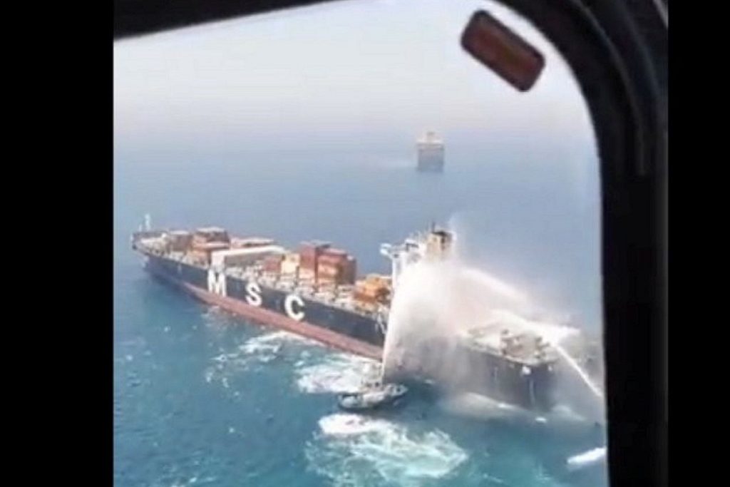 Βίντεο: Πυρκαγιά σε πλοίο μεταφοράς κοντέινερ στον Περσικό κόλπο- 1 μέλος του πληρώματος με σοβαρά εγκαύματα