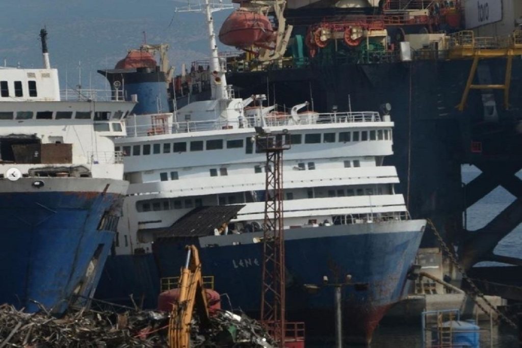Δίπλα – δίπλα στα διαλυτήρια της Τουρκίας «Μυτιλήνη» και «Θεόφιλος» (photo)