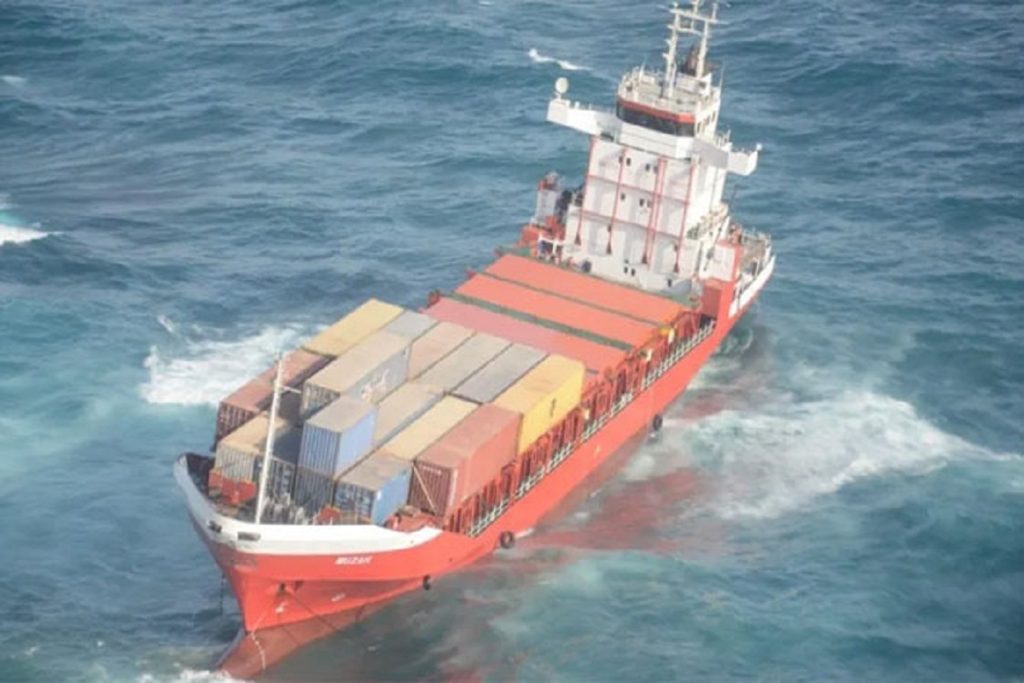 Προσάραξη και βύθιση πλοίου στην αραβική θάλασσα - εγκατέλειψε το πλήρωμα
