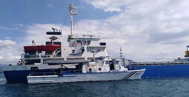 Πλήρωμα πλοίου απωθεί πειρατές με καυτό νερό