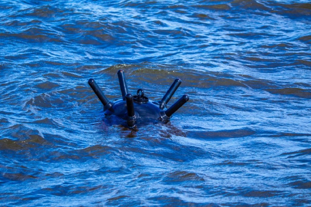 Τουρκικό φορτηγό πλοίο προσέκρουσε σε νάρκη στη Μαύρη Θάλασσα