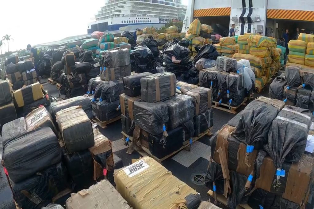 Βίντεο: Η ακτοφυλακή των ΗΠΑ ξεφορτώνει ποσότητα-μαμούθ ναρκωτικών αξίας 1 δισεκατομμύριο δολάρια!