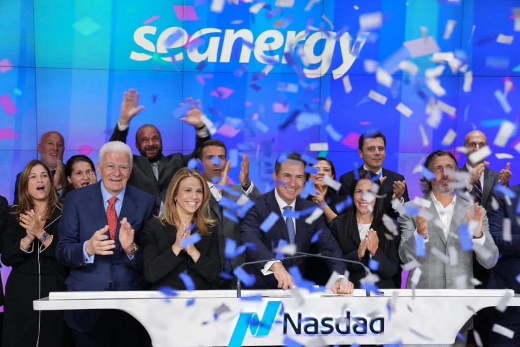 Seanergy: Η διοικητική ομάδα βρέθηκε στο Nasdaq και χτύπησε το καμπανάκι του κλεισίματος των εργασιών (video)