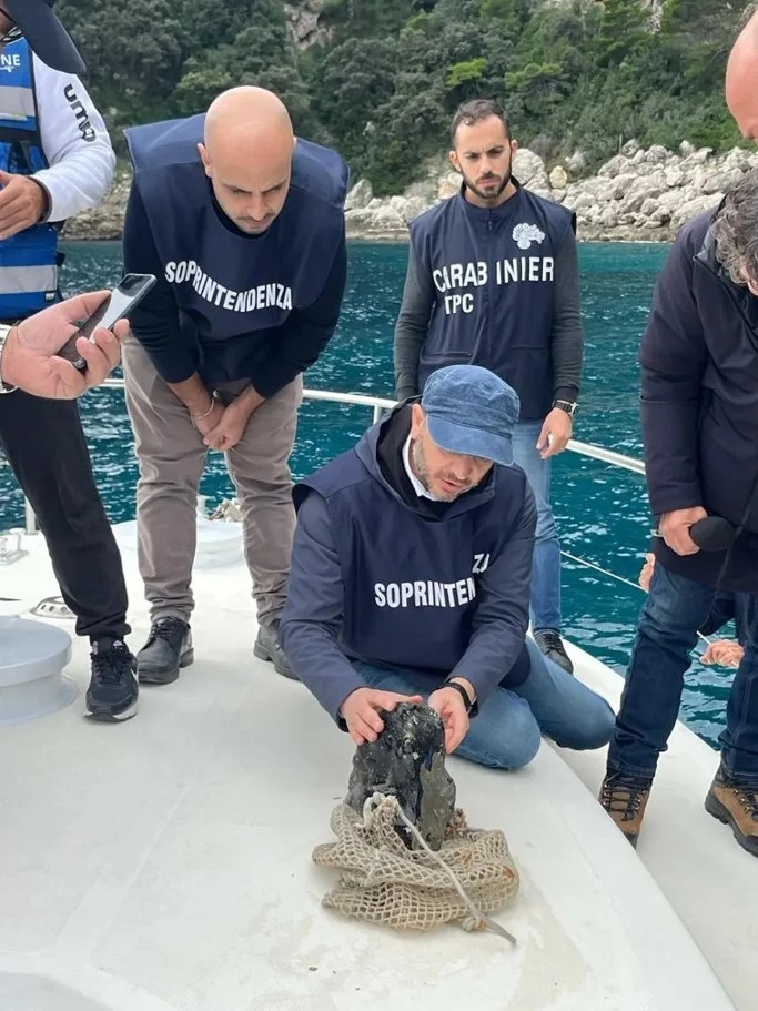 Μυστήριο με αρχαίο ναυάγιο – Οι αρχαιολόγοι βρήκαν κρύπτη με θησαυρό από περίεργο πέτρωμα