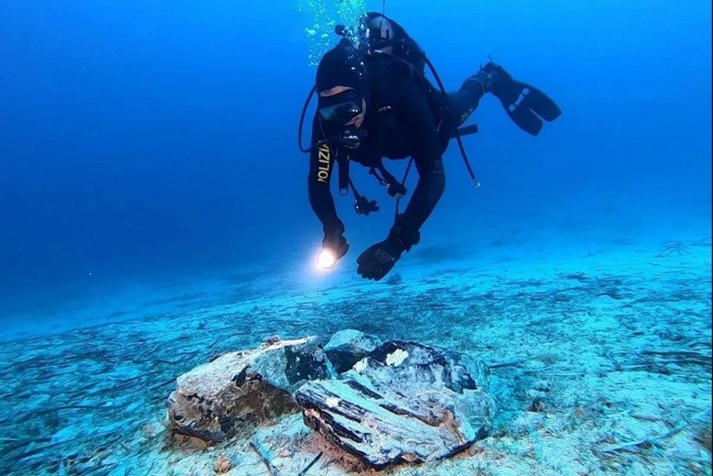 Μυστήριο με αρχαίο ναυάγιο – Οι αρχαιολόγοι βρήκαν κρύπτη με θησαυρό από περίεργο πέτρωμα