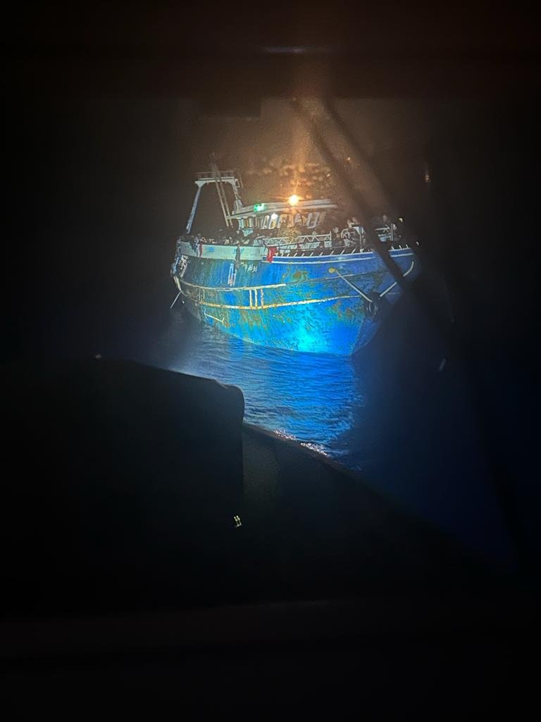 Ναυάγιο στην Πύλο: Νέα φωτογραφία από το μοιραίο σκάφος λίγο πριν βυθιστεί