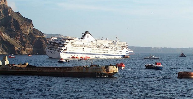 Sea Diamond: Έντεκα Χρόνια από το Ναυάγιο της Ντροπής στη Σαντορίνη Sea Diamond: Έντεκα Χρόνια από το Ναυάγιο της Ντροπής στη Σαντορίνη