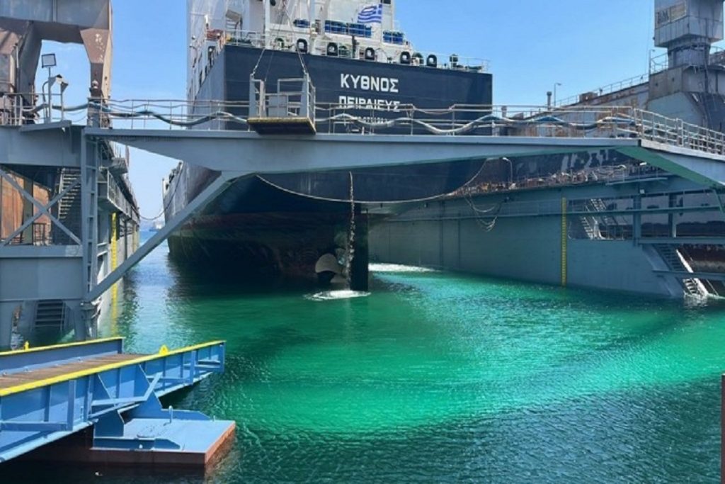 Ναυπηγεία Ελευσίνας: Στη δεξαμενή Στρατή Γ. Ανδρεάδη το πρώτο πλοίο μετά από έξι χρόνια