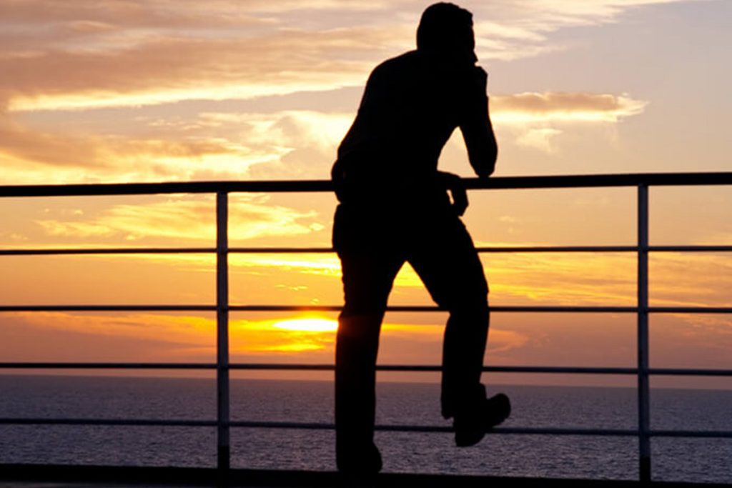 Η μεγαλύτερη παρατεταμένη μείωση της ευτυχίας των ναυτικών που έχει καταγραφεί ποτέ είναι γεγονός – «Ή στραβός είναι ο γιαλός ή στραβά αρμενίζουμε» …