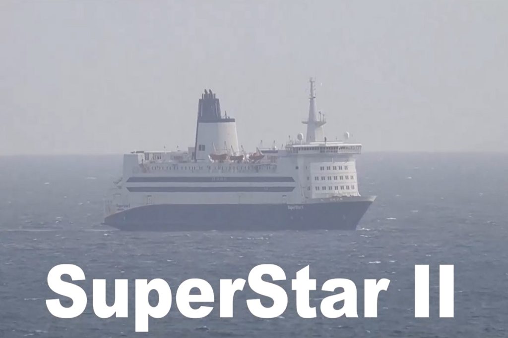 Στον Πειραιά ήρθε το SuperStar II της Seajets (video)