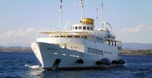 neraida_ploto_mouseio_latsis_