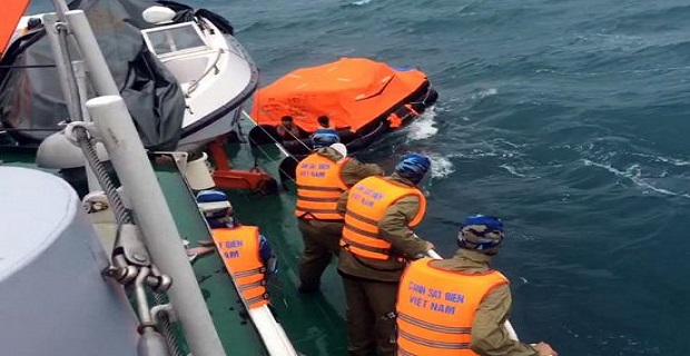 9 αγνοούμενοι από βύθιση πλοίου στο Βιετνάμ