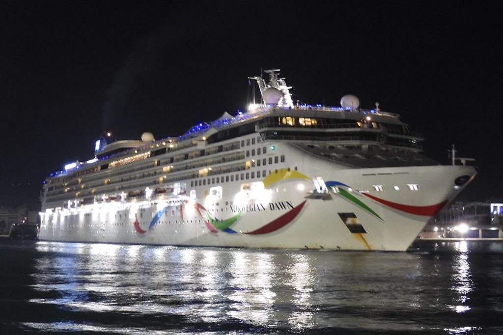 Norwegian Dawn: Αναχωρώντας από τον Πειραιά (video)