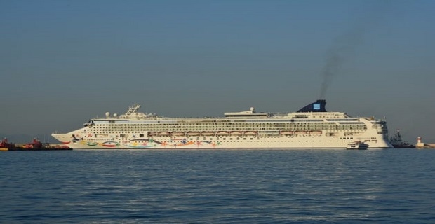 Norwegian Star : Άφιξη στον Πειραιά [βίντεο]