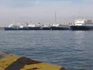 o-yna-zhthse-elegxous-se-ploia-apo-to-limeniko