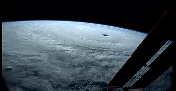 o_isxuroteros_tyfwnas_ston_kosmo_1