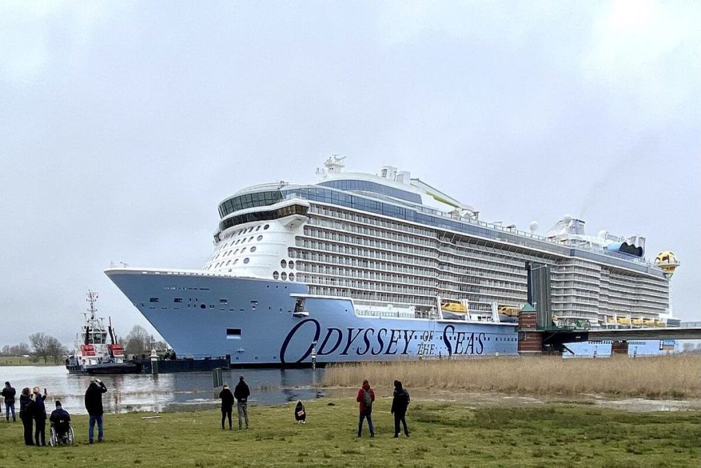 Αναβολή για το πρώτο ταξίδι κρουαζιερόπλοιου της Royal Caribbean- 8 μέλη πληρώματος θετικά στον COVID