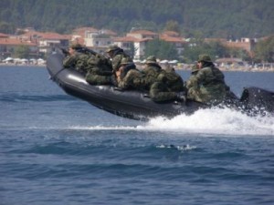 oi-enoples-dunamois-sto-aigaio