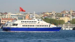 oi-tourkoi-ploioktites-kleboun-to-pswmi-apo-ta-ellhnika-touristika-ploia