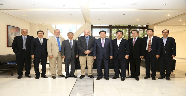 olp_sinantisi_me_koreates_