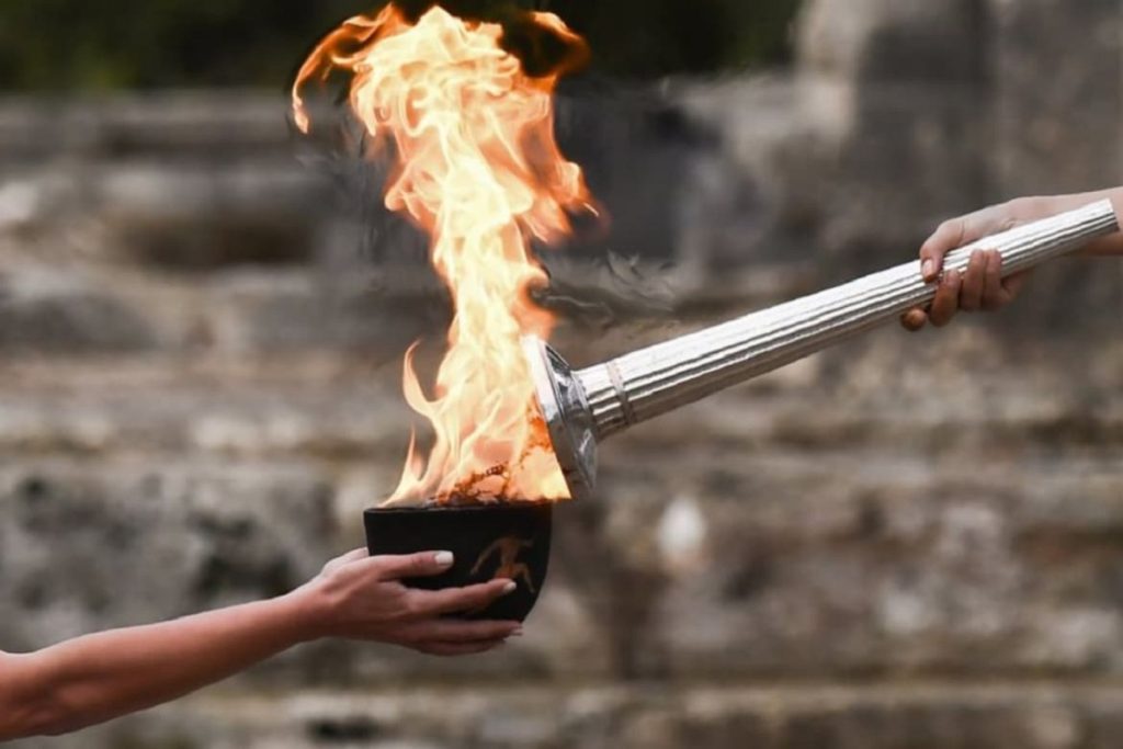 Ο Πειραιάς υποδέχεται την Ολυμπιακή Φλόγα
